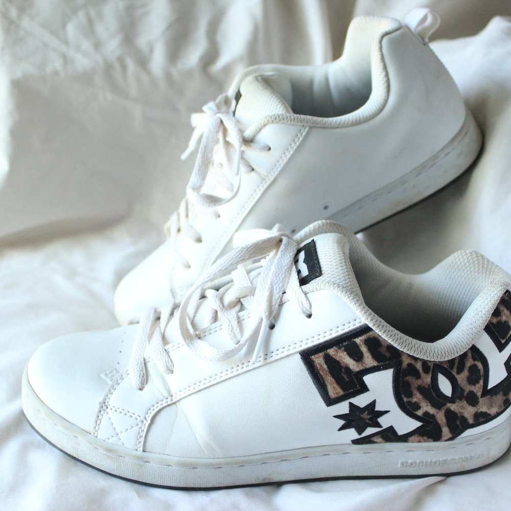 DC SHOES  size 10 sneakers/ Leopard Print